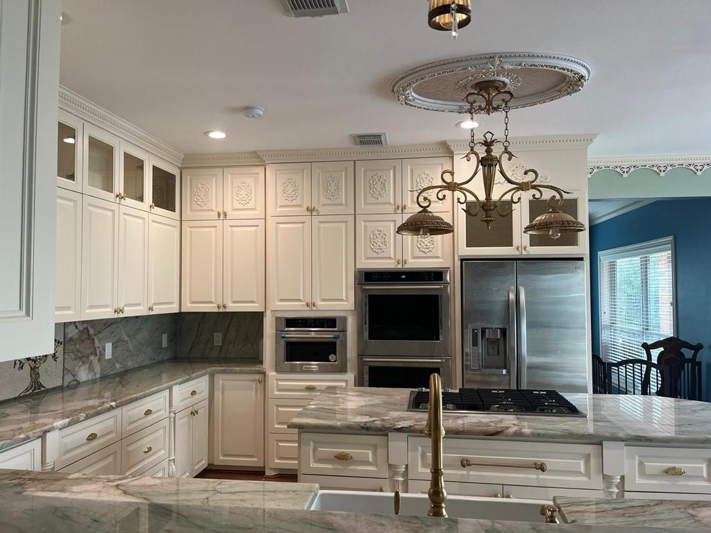 Modern kitchen remodeling in Sugarland TX by Tell Projects